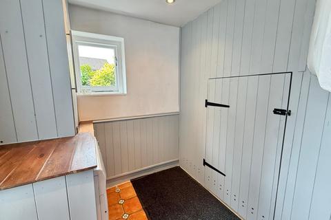 2 bedroom flat for sale, Southampton Road. Ringwood, BH24 1HN