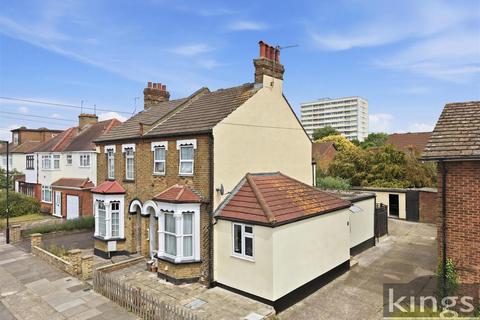 2 bedroom maisonette for sale, Layard Road, Enfield