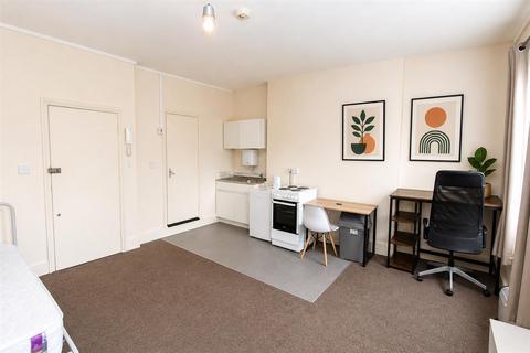 Studio to rent, Hornsey Road, Upper Holloway, N19