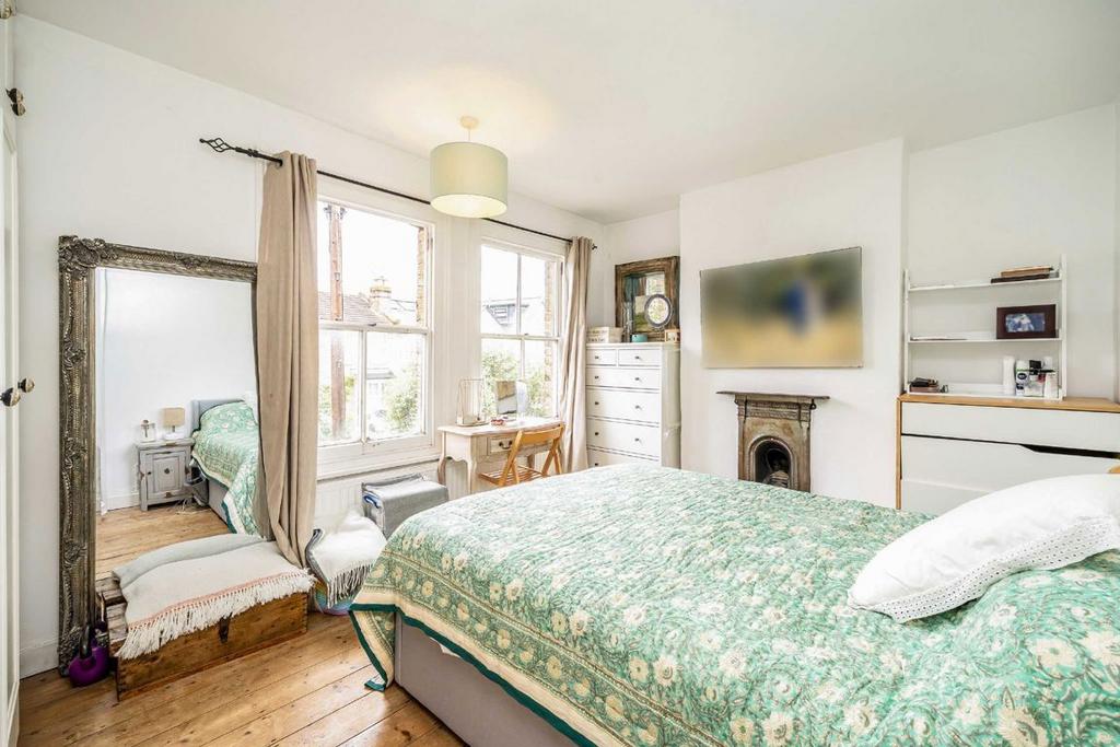 Bedroom, fireplace