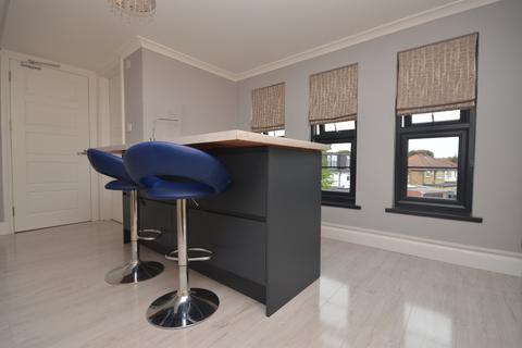 Studio to rent, Wincanton Gardens, Ilford, IG6 2BP
