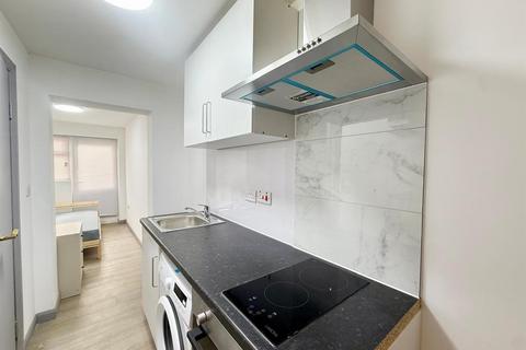 1 bedroom in a house share to rent, Spackmans Way, Slough
