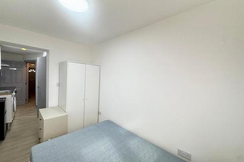 1 bedroom in a house share to rent, Spackmans Way, Slough