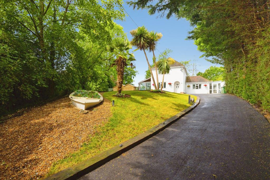 5 bedroom detached house for sale in Ashford on OnTheMarket