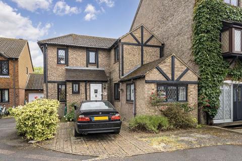 Kings Chase, East Molesey KT8