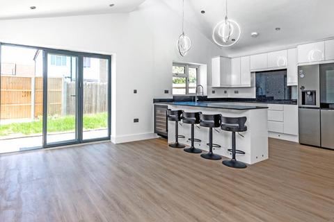 2 bedroom detached bungalow for sale, Monkleigh Road, Morden