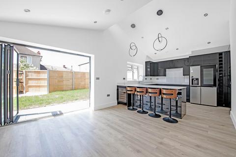 2 bedroom detached bungalow for sale, Monkleigh Road, Morden