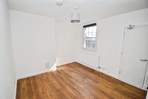 3 bedroom terraced house to rent, Baddow Road, Chelmsford CM2