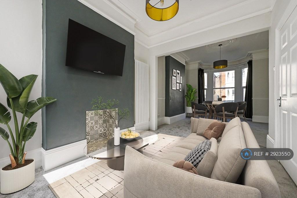 4 bedroom semi-detached house to rent