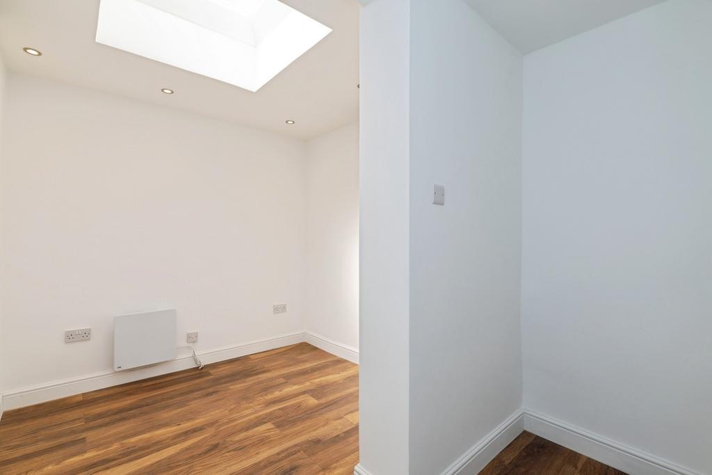 Westward Road, Chingford, E4 - More