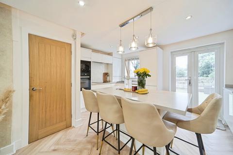 3 bedroom semi-detached house for sale, Fern Lea View, Stanningley, Pudsey