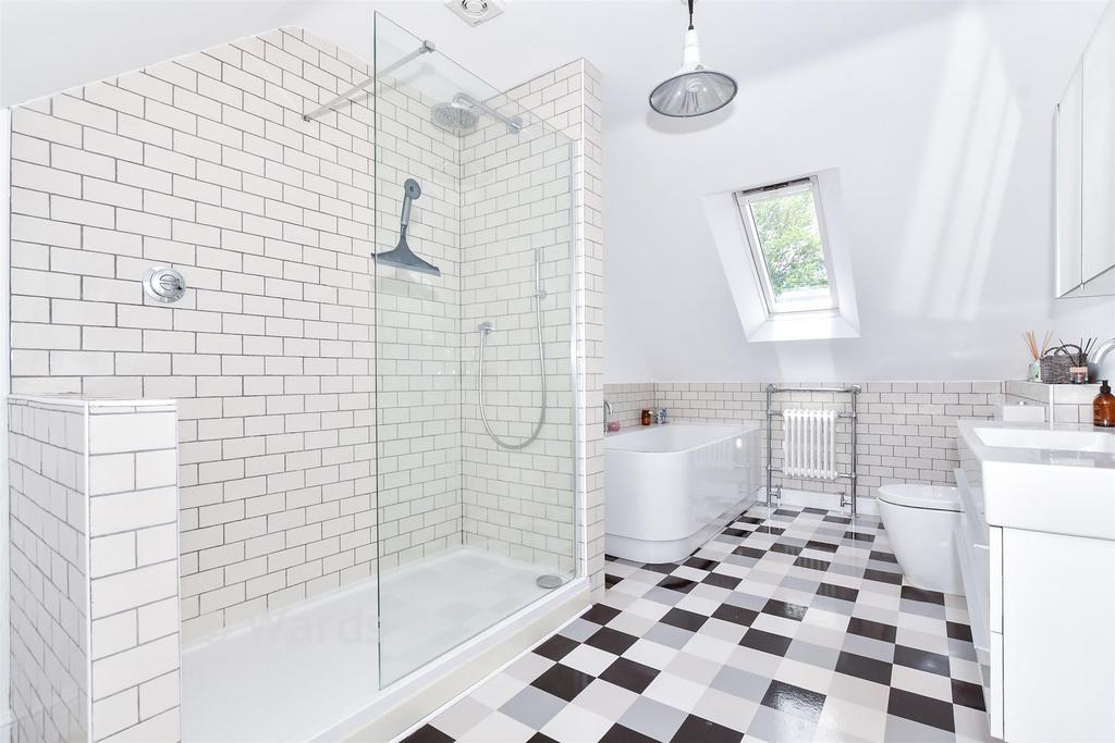 En-Suite Bathroom