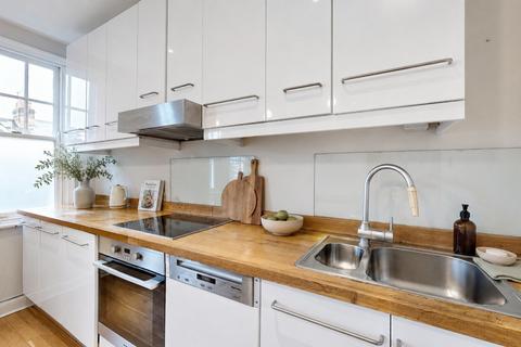 2 bedroom flat for sale, Dancer Road, Richmond