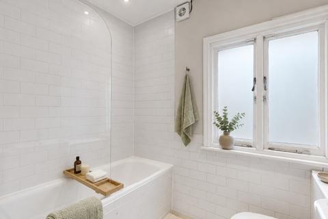 2 bedroom flat for sale, Dancer Road, Richmond