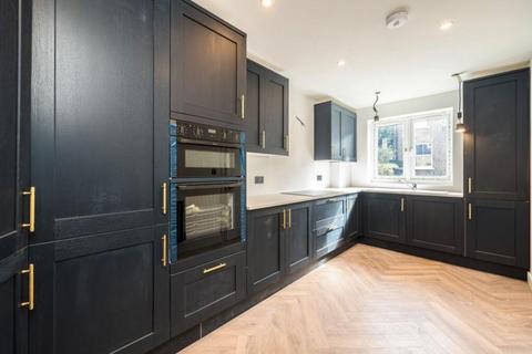 3 bedroom detached house for sale, Blythe Hill Lane