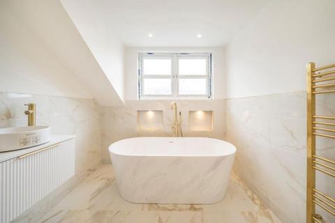 3 bedroom detached house for sale, Blythe Hill Lane