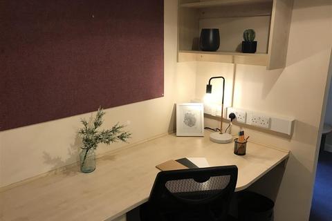 Studio to rent, Lady Lawson Street, Edinburgh EH3