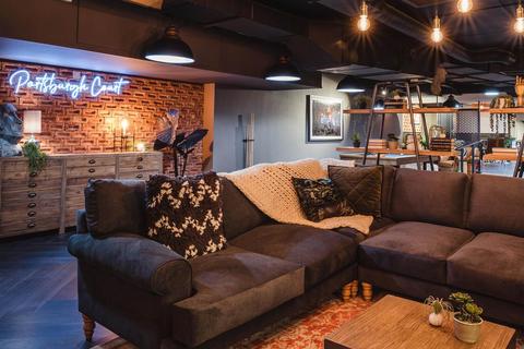 Studio to rent, Lady Lawson Street, Edinburgh EH3