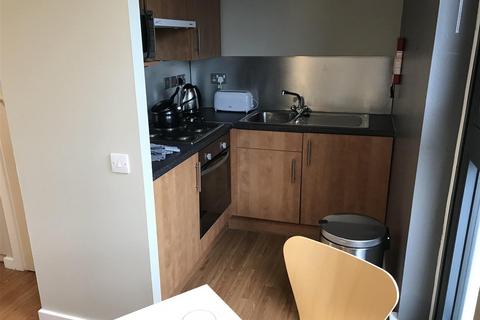Studio to rent, Lady Lawson Street, Edinburgh EH3