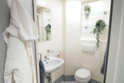 Studio to rent, Lady Lawson Street, Edinburgh EH3