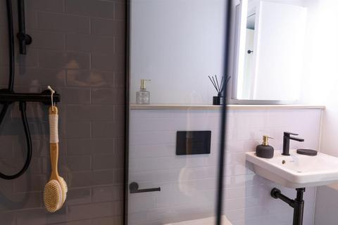 Studio to rent, John Street, Glasgow G1