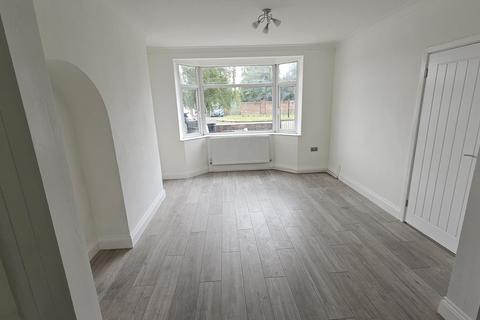 3 bedroom semi-detached house to rent, Brabzon Road - Heston TW7