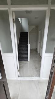 3 bedroom semi-detached house to rent, Brabzon Road - Heston TW7