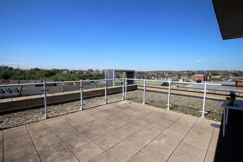3 bedroom apartment to rent, The Penthouse, Keel Point, Ship Wharf, Colchester, CO2 8YS