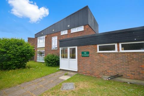 4 bed semi-detached house for rent in Parlaunt Road, Slough SL3