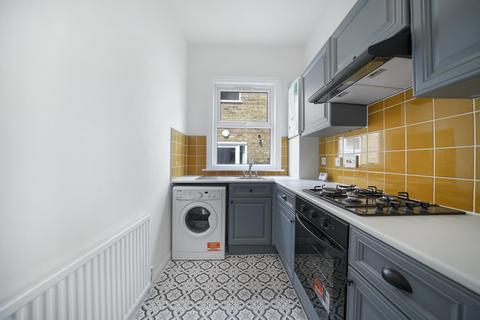 1 bedroom flat for sale, Wales Avenue, Carshalton