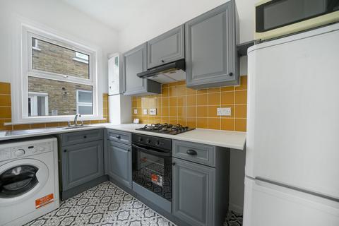 1 bedroom flat for sale, Wales Avenue, Carshalton