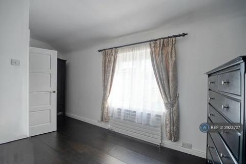 2 bedroom terraced house to rent, Cannington Road, Dagenham, RM9