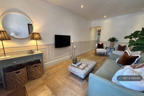 2 bed flat/apartment for rent in Fleet Road, Fleet, GU51