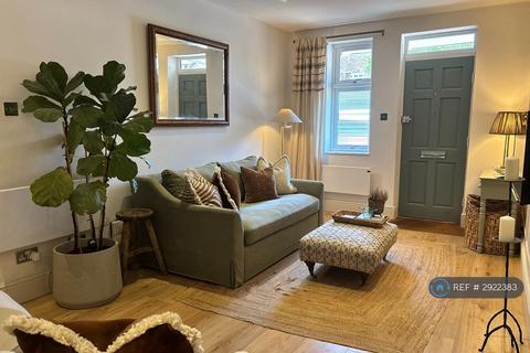 2 bedroom flat to rent, Fleet Road, Fleet, GU51
