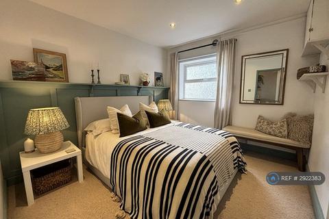 2 bedroom flat to rent, Fleet Road, Fleet, GU51