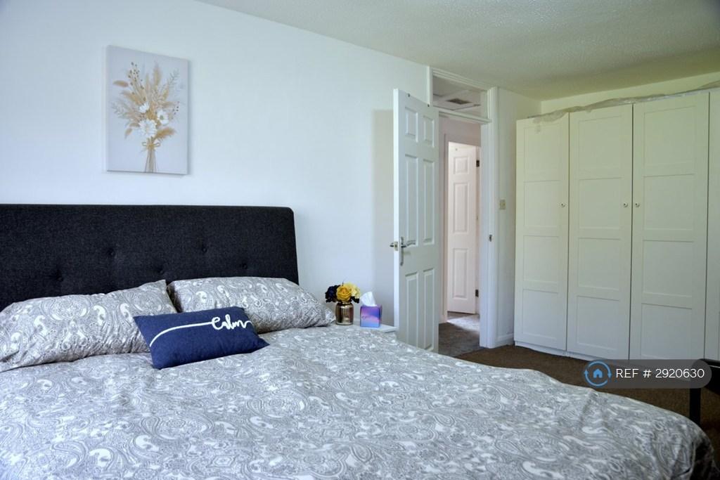 Lindrick Drive, Leicester, LE5 - More