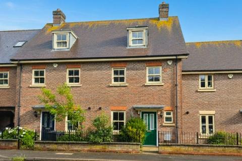 3 bed terraced house for rent in Kings Road, Dorchester