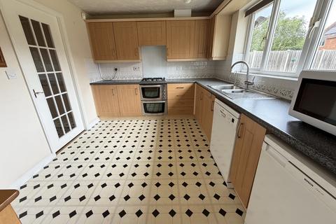 4 bedroom detached house to rent, Sandleford Drive, Bedford MK42