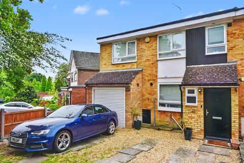 3 bedroom semi-detached house to rent, Woodside Lane, North Finchley, London N12