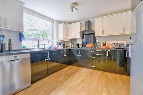 3 bedroom semi-detached house to rent, Woodside Lane, North Finchley, London N12