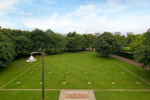 undefined, Templeton Court, Glasgow City