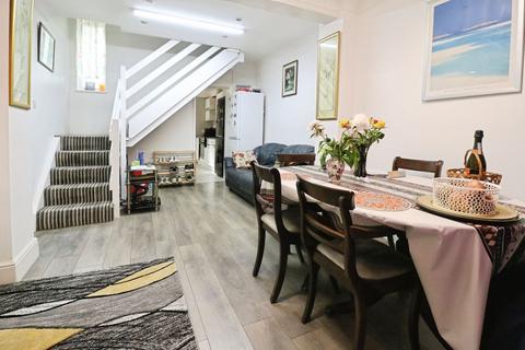 4 bedroom semi-detached house for sale, Ledgers Road, Slough