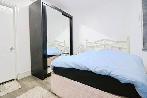 4 bedroom semi-detached house for sale, Ledgers Road, Slough