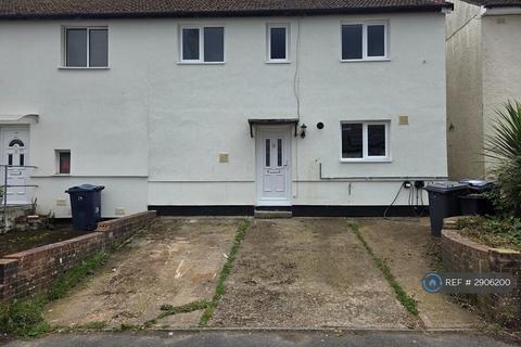 3 bedroom semi-detached house to rent, Wendover St, High Wycombe, HP11
