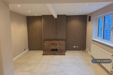 3 bedroom semi-detached house to rent, Wendover St, High Wycombe, HP11