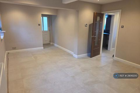 3 bedroom semi-detached house to rent, Wendover St, High Wycombe, HP11