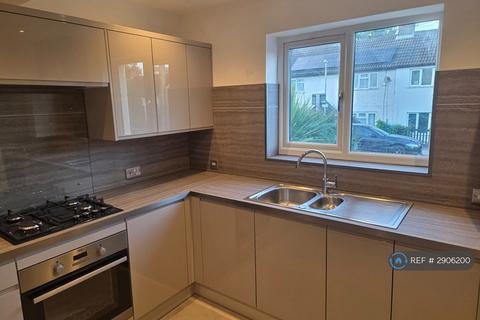 3 bedroom semi-detached house to rent, Wendover St, High Wycombe, HP11