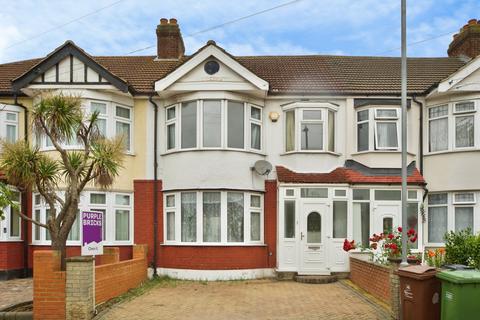 Adelaide Gardens, Romford, RM6