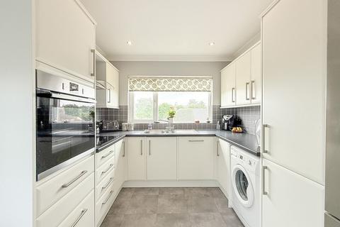 2 bedroom semi-detached bungalow for sale, Fenay Drive, Huddersfield HD8