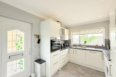 2 bedroom semi-detached bungalow for sale, Fenay Drive, Huddersfield HD8